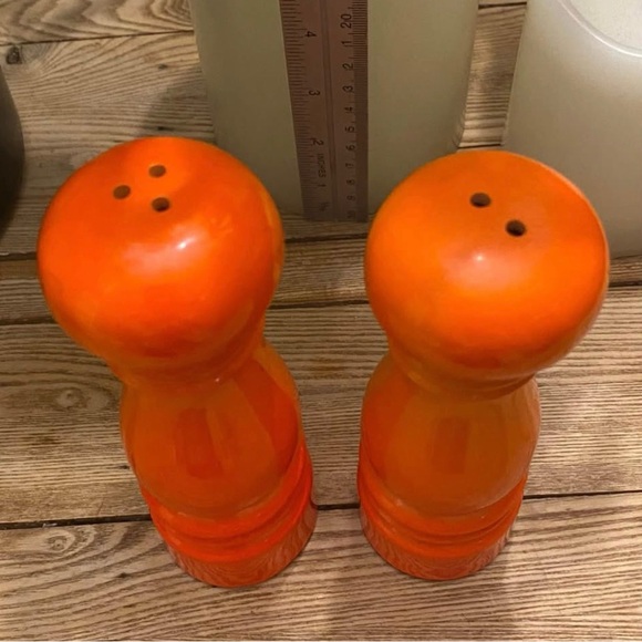 Vintage 1960s Mid-Century Modern Orange Ceramic Salt & Pepper Shakers Japan - Picture 2 of 4